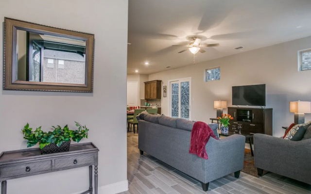 photo 2 of Beautiful furnished 3 bedroom Allen Home