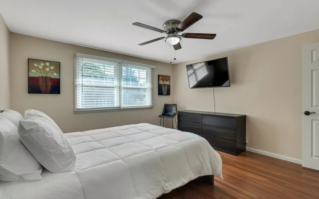 photo 4 of Beautiful Home With Private Hot Tub Close To Everything 4 Bedroom Residence by Redawning