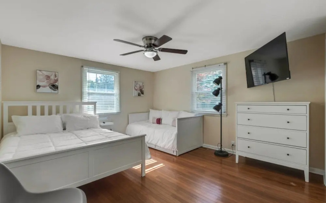 photo 5 of Beautiful Home With Private Hot Tub Close To Everything 4 Bedroom Residence by Redawning