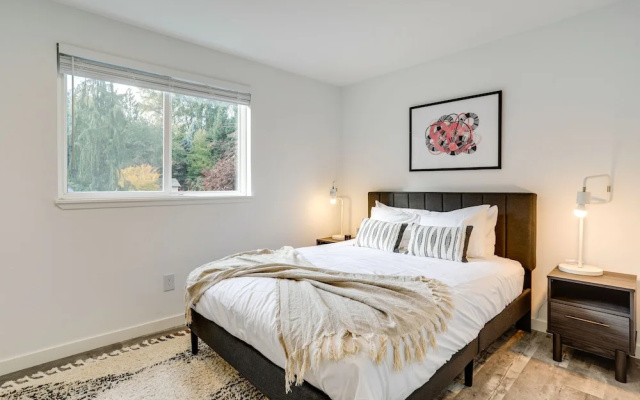 photo 2 of Beautiful Kenmore Retreat Near Marina & Beach!