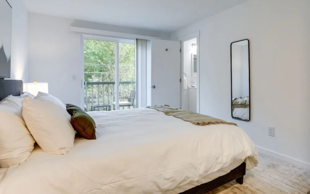 photo 4 of Beautiful Kenmore Retreat Near Marina & Beach!