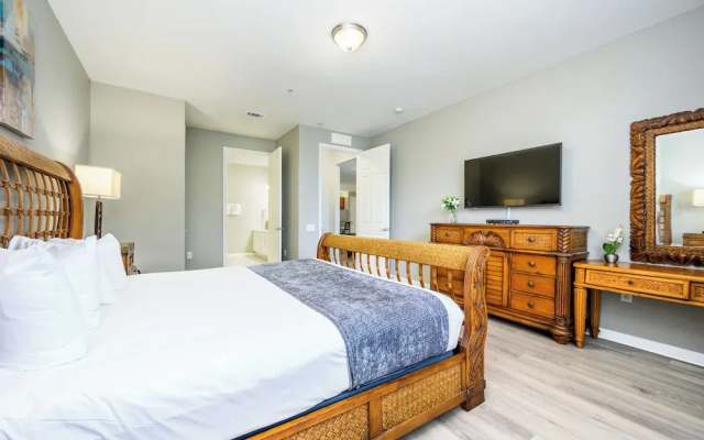photo 3 of Beautiful Lake View Condo, Vista Cay-1004