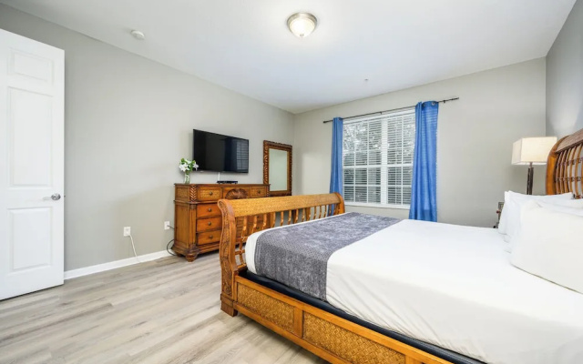 photo 5 of Beautiful Lake View Condo, Vista Cay-1004