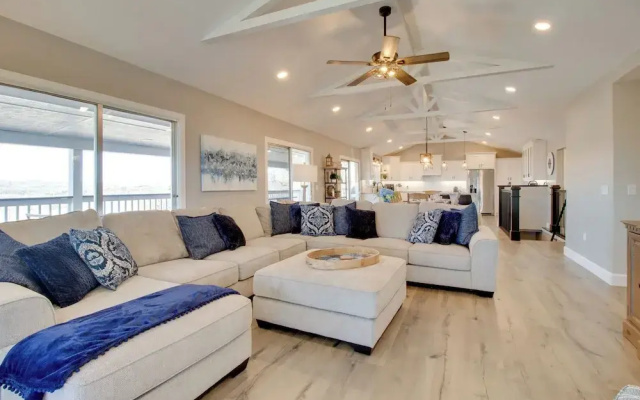 photo 4 of Beautiful Lakeview Home: Near Bull Shoals Lake!