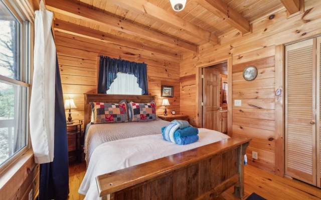 photo 4 of Beautiful Log Cabin In The Lake Lure- Close To Mirror Lake - Wifi 2 Bedroom Cabin by Sunscape Property Management