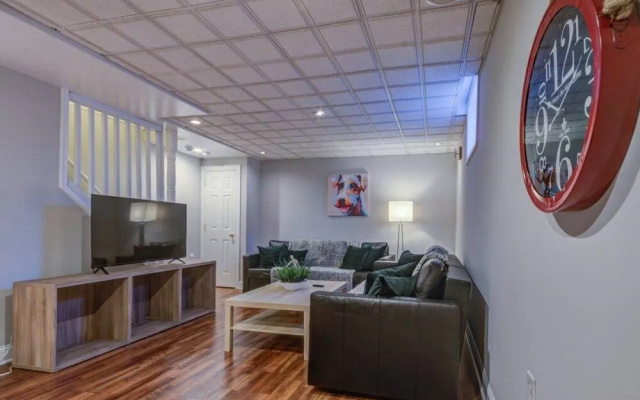 photo 3 of Beautiful modern colonial house 10m to DC