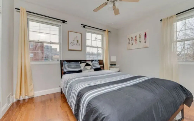 photo 5 of Beautiful modern colonial house 10m to DC