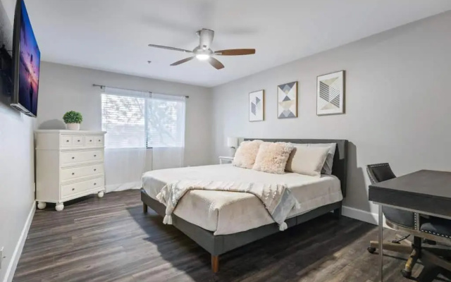 photo 2 of Beautiful Newly Remodeled 2-bdrm Biltmore Condo!