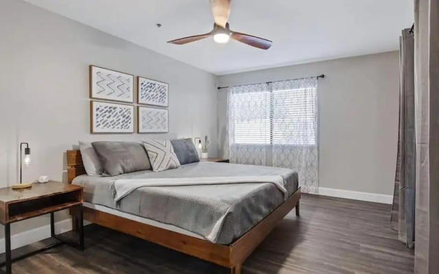 photo 3 of Beautiful Newly Remodeled 2-bdrm Biltmore Condo!