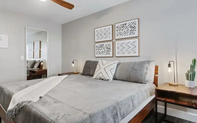 photo 4 of Beautiful Newly Remodeled 2-bdrm Biltmore Condo!