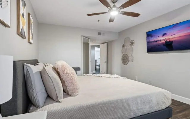photo 5 of Beautiful Newly Remodeled 2-bdrm Biltmore Condo!
