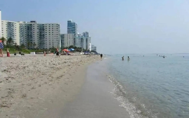 photo 2 of Beautiful Property in Hallandale Beach!!!