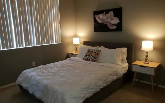 photo 2 of Beautiful & Quiet Apartment 15 Minutes From Strip