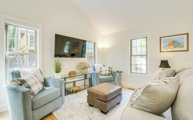 photo 2 of Beautiful Raleigh Cottage Rental: 5 Mi to Downtown