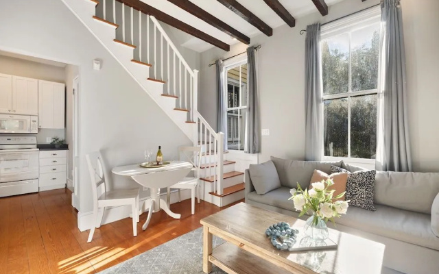 photo 3 of Beautiful Renovated Apartment Near King Street