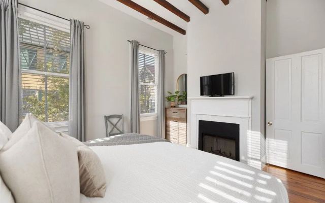 photo 5 of Beautiful Renovated Apartment Near King Street