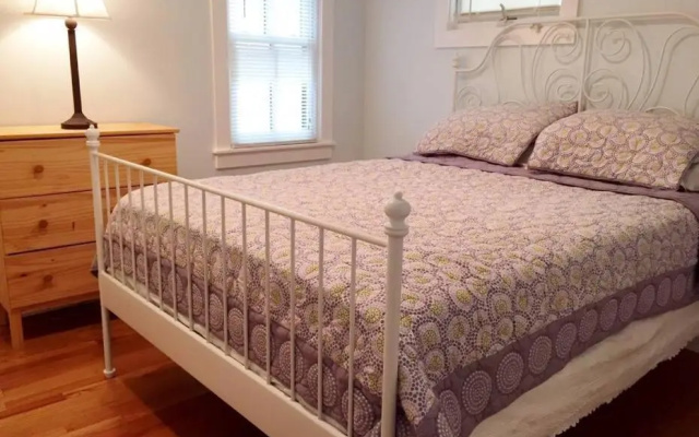 photo 2 of Beautiful & Romantic 1BR Cottage