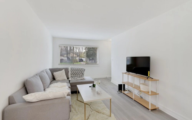 photo 3 of Beautiful Romantic 2 Bedroom House in the City Close to Restaurants and Bars 2 Home by Redawning