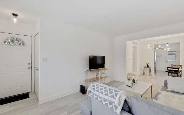 photo 5 of Beautiful Romantic 2 Bedroom House in the City Close to Restaurants and Bars 2 Home by Redawning