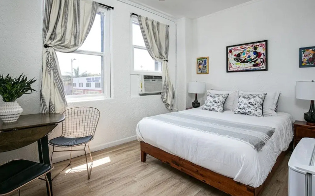 photo 2 of Beautiful Studio Near Hollywood! Sleeps 2!