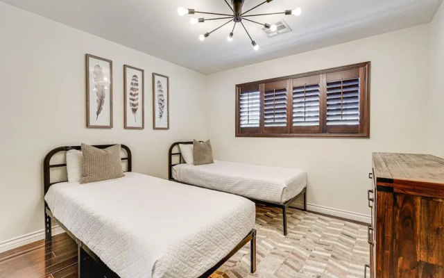 photo 4 of Beautiful Tempe Home w/ Yard - 3 Mi to Asu!
