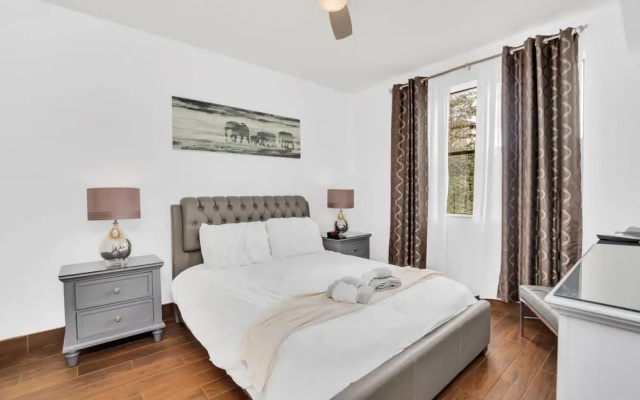 photo 4 of Beautiful Upgraded 2 BR Condo In Tourist District