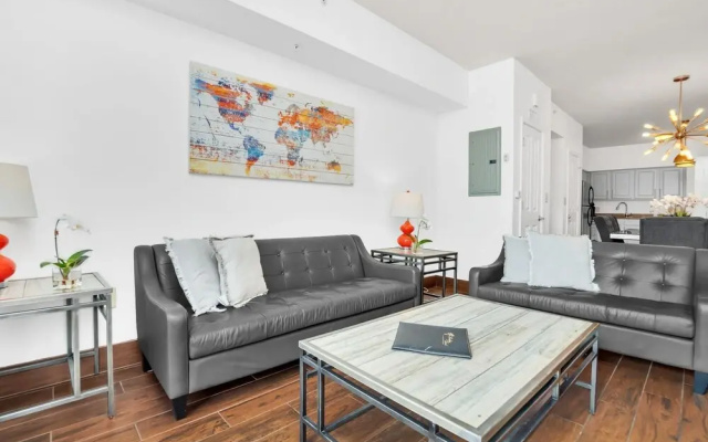 photo 5 of Beautiful Upgraded 2 BR Condo In Tourist District