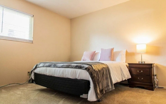 photo 4 of Beautifully Designed Concord Apartment