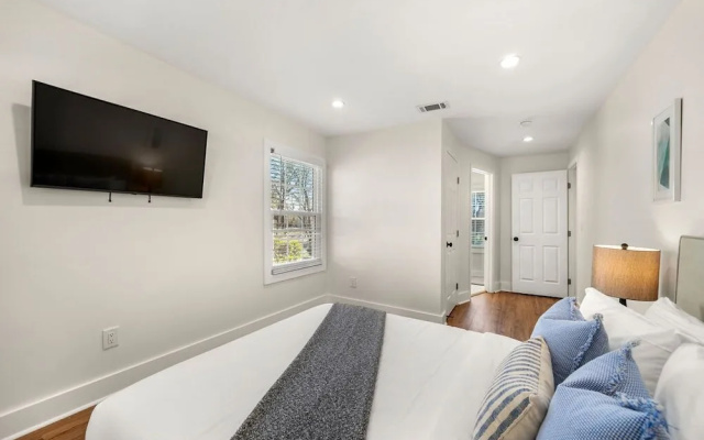 photo 2 of Beautifully Modern Cottage in Historic Norcross