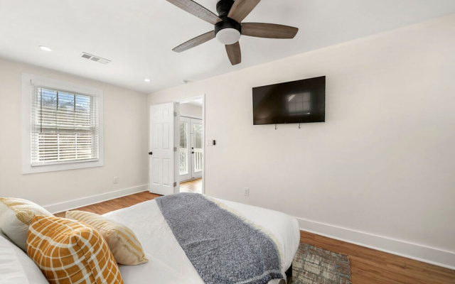photo 5 of Beautifully Modern Cottage in Historic Norcross