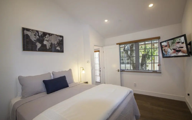 photo 4 of Beautifully Remodled 3/3 Walk To Shops, Restaurants, Close To World Class Golf