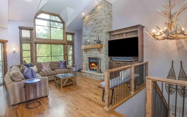 photo 2 of Beaver Creek Meadows Townhomes 4 Bedroom