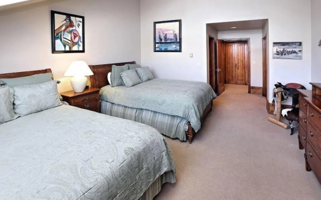 photo 4 of Beaver Creek Pines 4 Bedroom Ski in, Ski out Vacation Rental With Restaurant, Outdoor Pool, Jacuzzi and Fitness Center