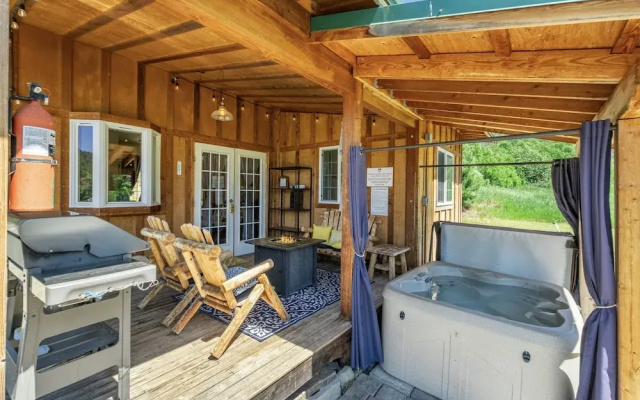 photo 2 of Beaver Hill Cabin Near Plain 2 Bedroom Home by NW Comfy Cabins by RedAwning