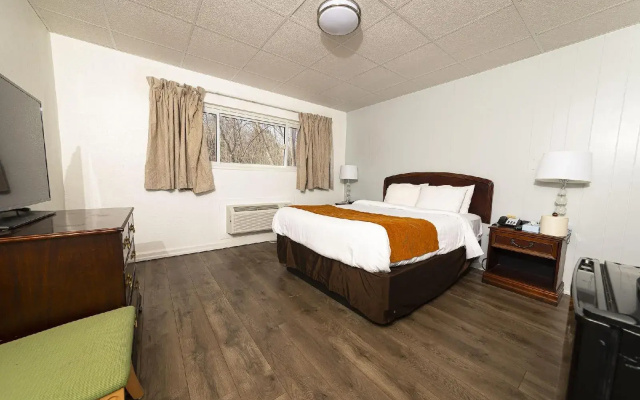 photo 3 of Bedford Motel