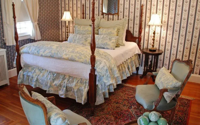 photo 4 of Bee and Thistle Inn