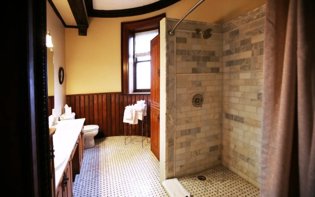 photo 2 of Vinifera Inn a Belhurst Property