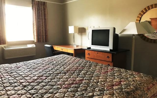 photo 2 of Bella Vista Inn & Suites