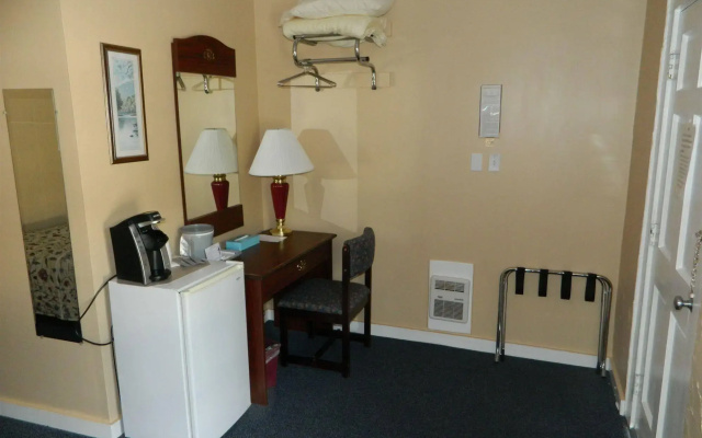 photo 2 of Belle Isle Motel