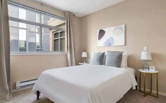photo 5 of Bellevue Modern 2BD 2BA Apartment