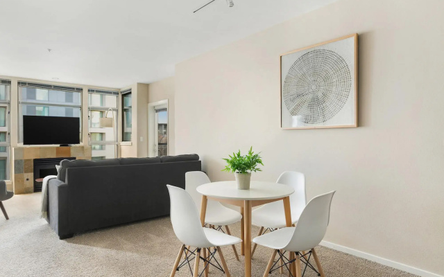 photo 3 of Bellevue Spacious 2BD 2BA Apartment