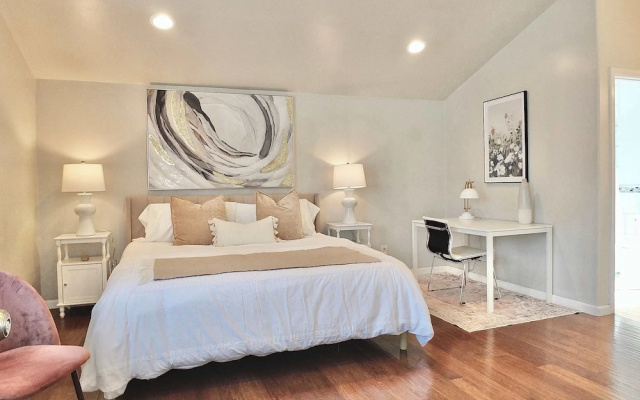 photo 2 of Bellflower Breeze Charming 3 BDR in Long Beach!