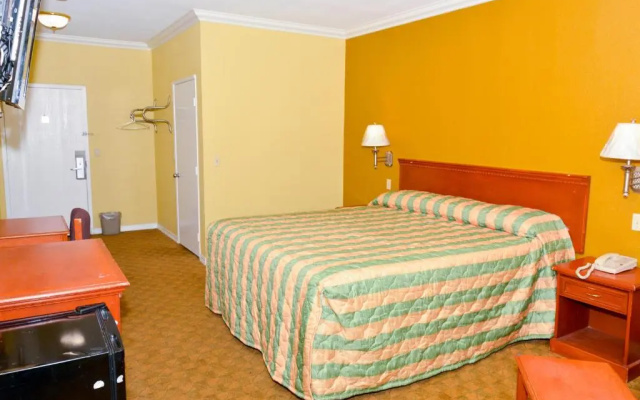 photo 5 of Bellflower Travel Inn