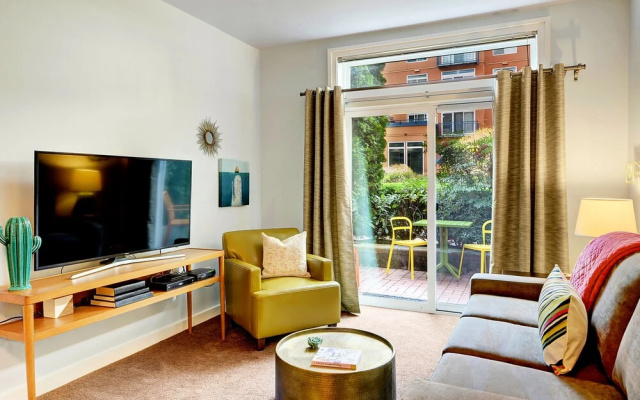 photo 4 of Belltown Court Bliss - Studio Apartment