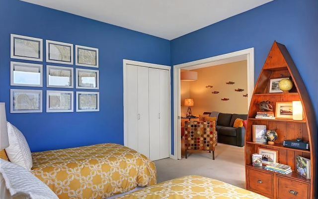 photo 2 of Belltown Court Home Port Deluxe Suite - Two Bedroom Apartment with Bal