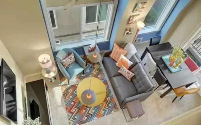 photo 2 of Belltown Court Sunset Suite