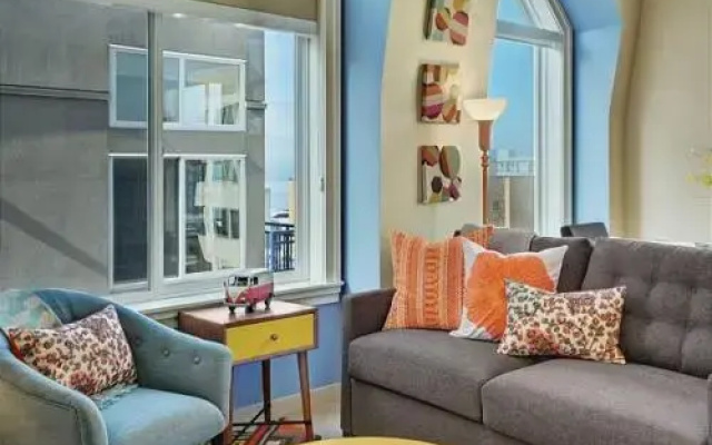 photo 3 of Belltown Court Sunset Suite