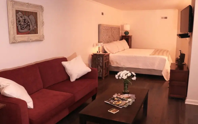 photo 2 of Belmont Blvd Bed and Breakfast