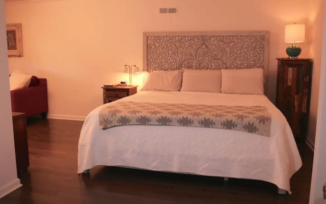 photo 3 of Belmont Blvd Bed and Breakfast