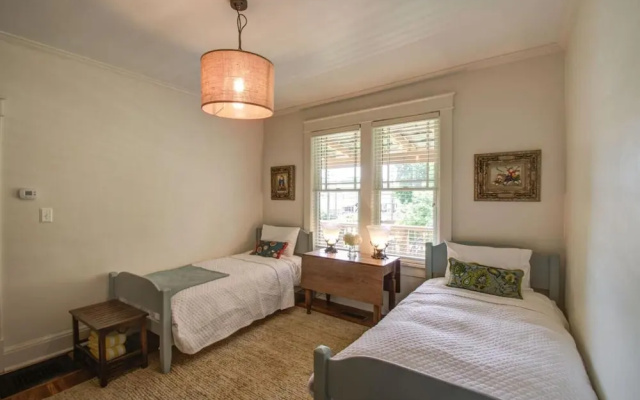 photo 4 of Belmont Blvd Bed and Breakfast